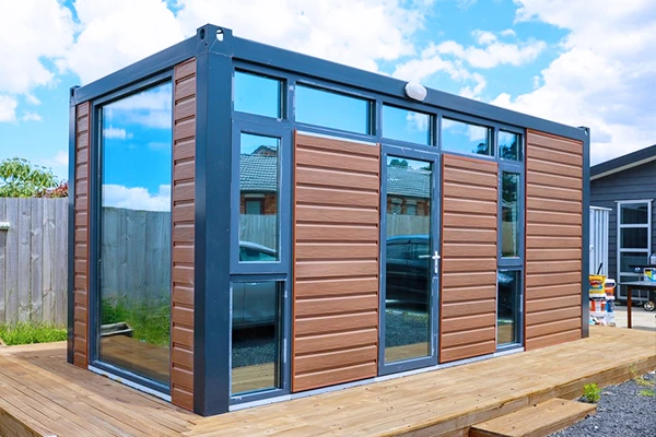 Luxury-shipping-Container-House