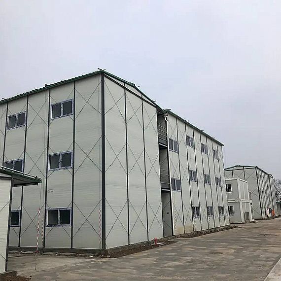 Maison préfabriquée à trois étages