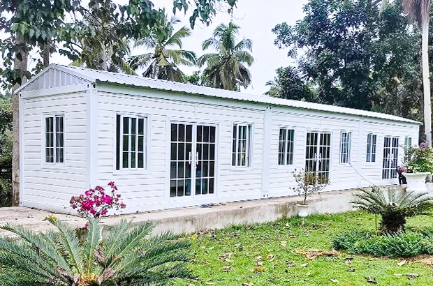 Luxury-shipping-Container-House